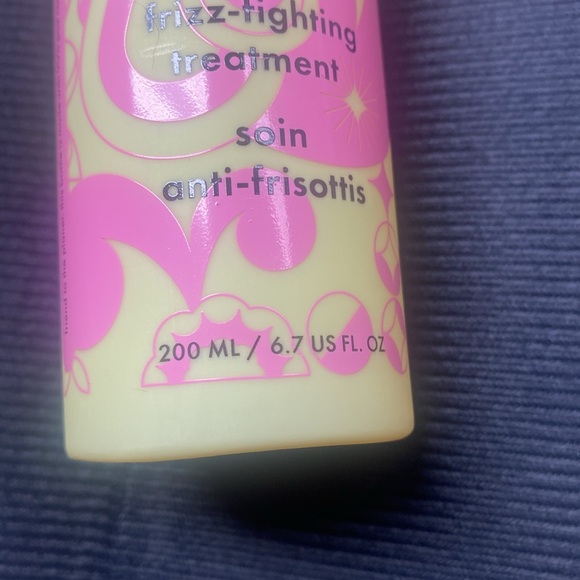 Amika smooth over frizz fighting treatment - Picture 3 of 4